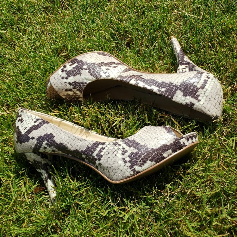 NINE WEST Python Print Peephole Pumps